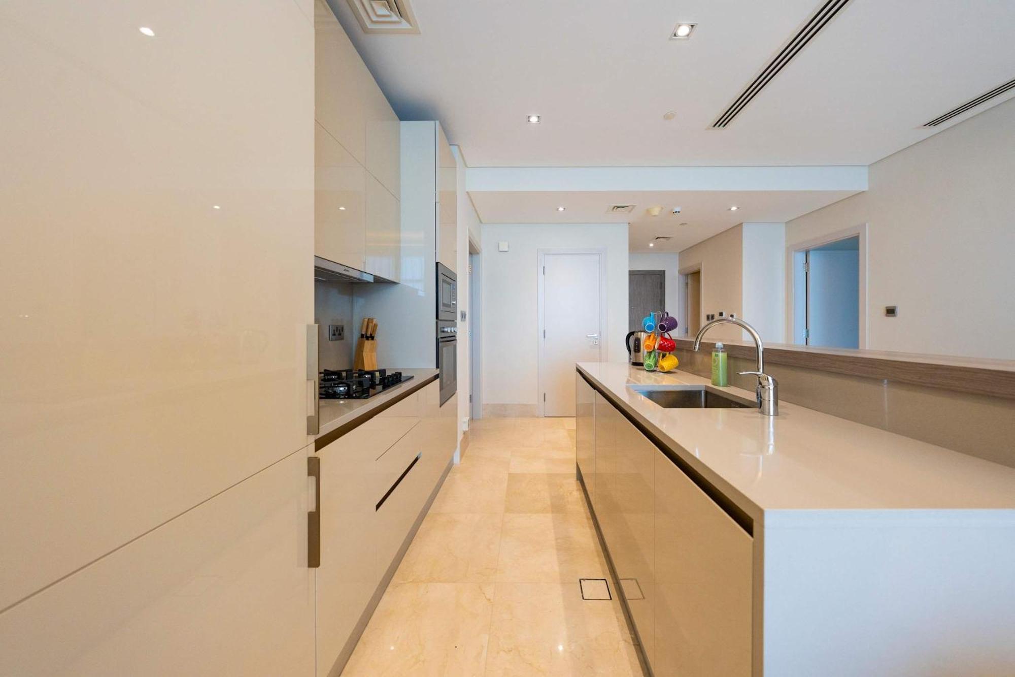 Spacious Beachfront 2 Bedroom Apartment - The 8 Дубай Екстериор снимка