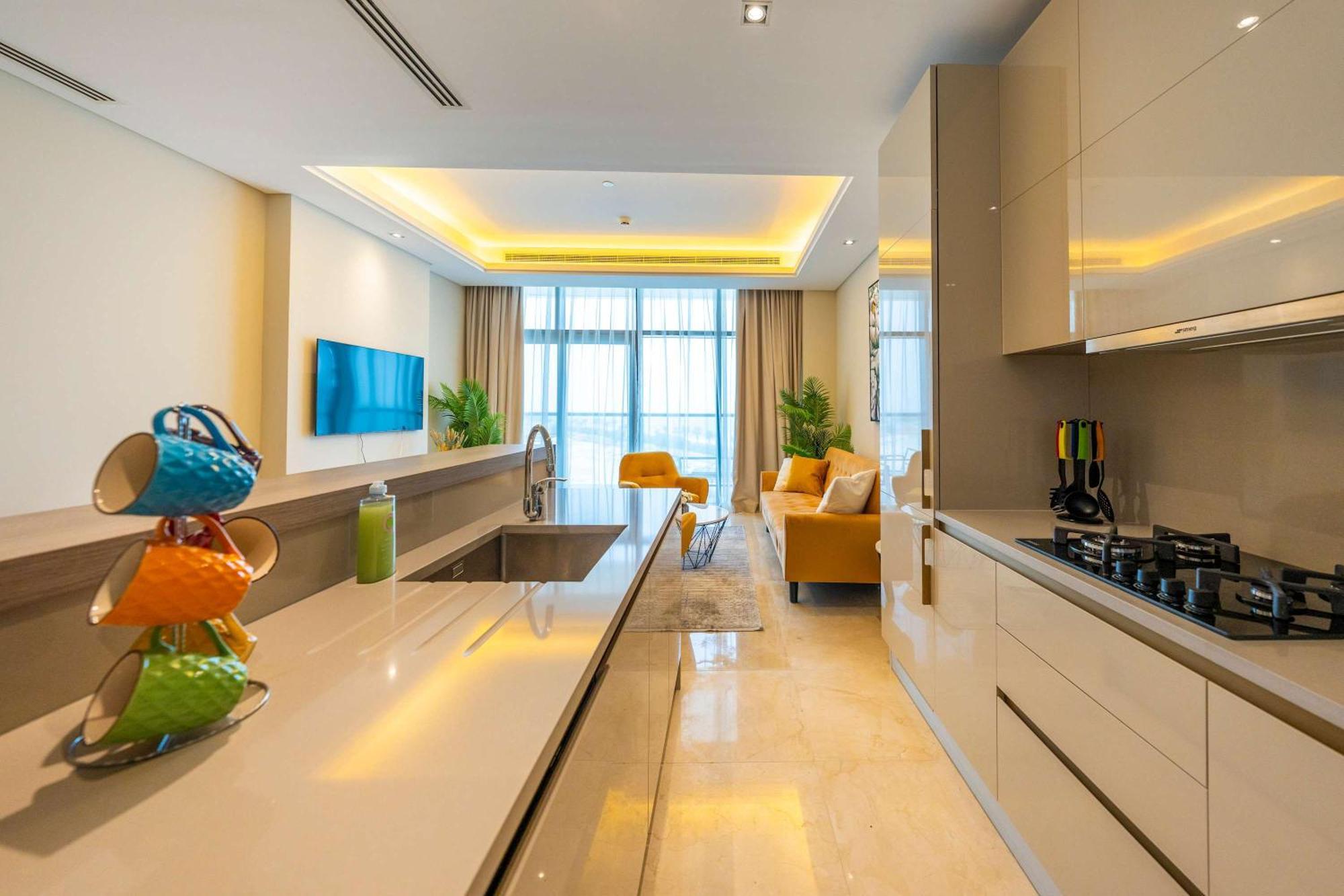 Spacious Beachfront 2 Bedroom Apartment - The 8 Дубай Екстериор снимка