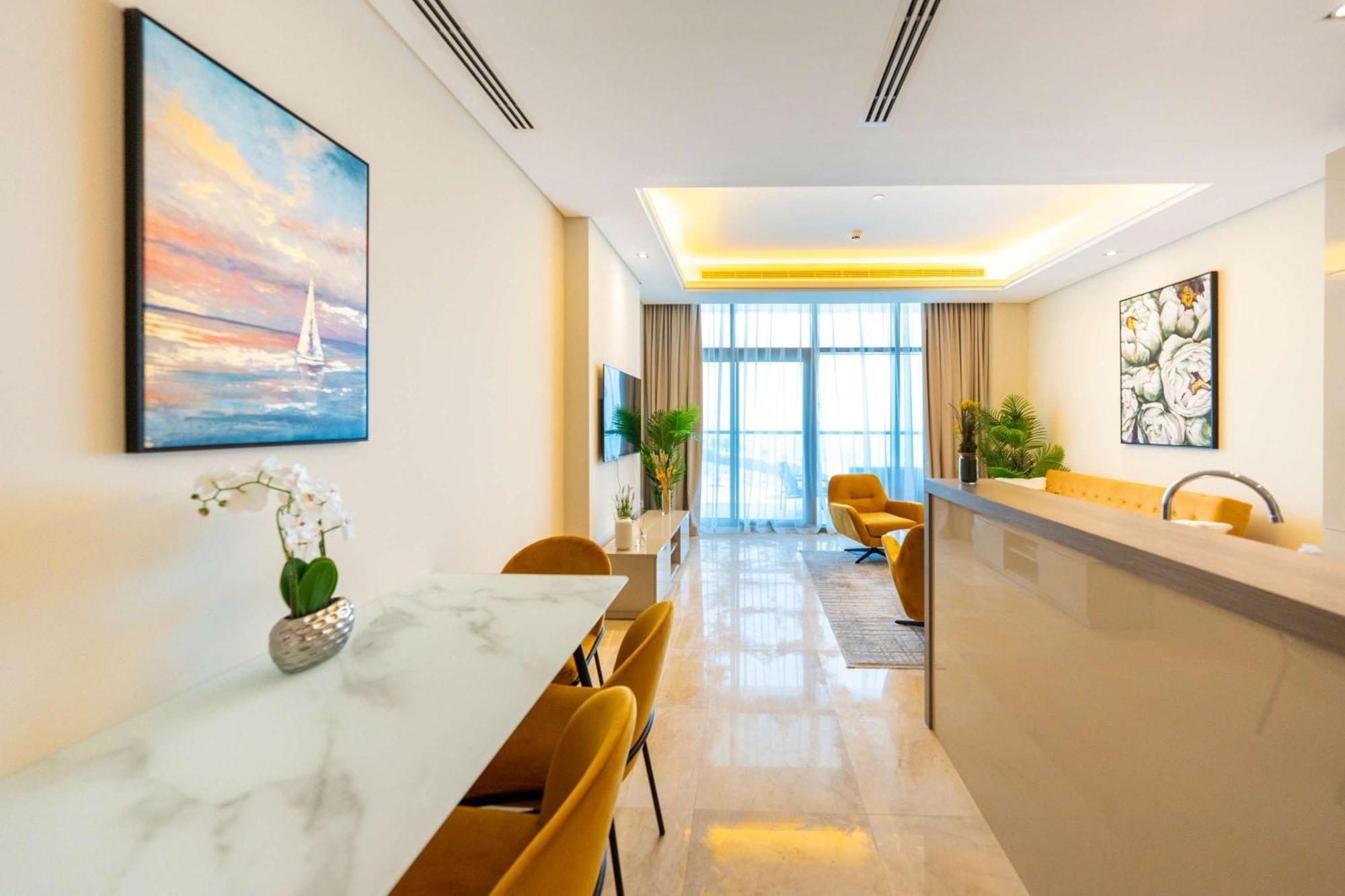 Spacious Beachfront 2 Bedroom Apartment - The 8 Дубай Екстериор снимка