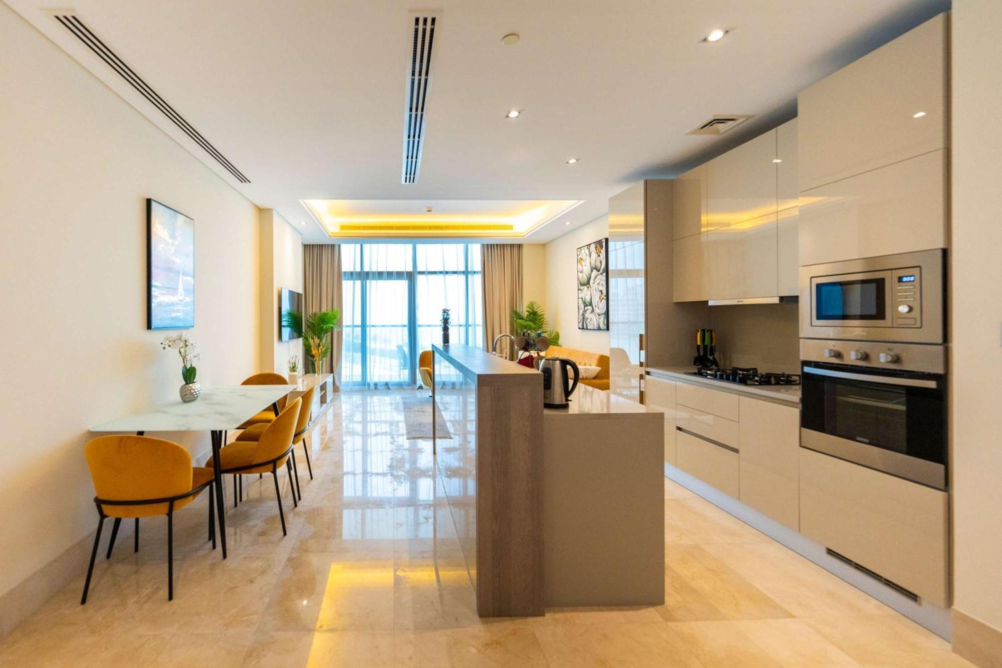 Spacious Beachfront 2 Bedroom Apartment - The 8 Дубай Екстериор снимка
